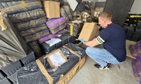 Ponad 800 tys. zł strat. Policja przejęła nielegalny tytoń i papierosy - Serwis informacyjny z Wodzisławia Śląskiego - naszwodzislaw.com