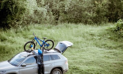 Bagażnik dachowy, rowery i pełne auto pasażerów. Co najbardziej obciąża samochód latem? - Serwis informacyjny z Wodzisławia Śląskiego - naszwodzislaw.com
