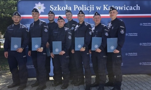 Nowi policjanci gotowi do służby. Zakończyli podstawowe szkolenie w Katowicach - Serwis informacyjny z Wodzisławia Śląskiego - naszwodzislaw.com