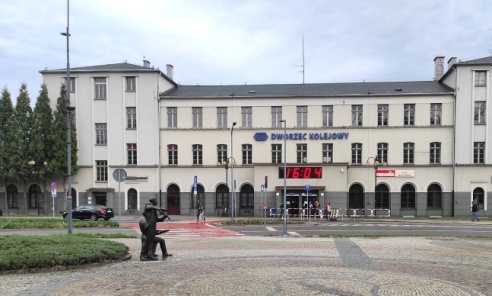 Pożar lokomotywy między Leszczynami a Rybnikiem. Pasażerowie musieli liczyć się z opóźnieniami - Serwis informacyjny z Wodzisławia Śląskiego - naszwodzislaw.com