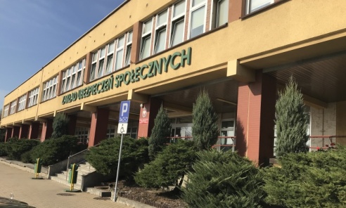 Ponad 300 tysięcy osób pobiera rentę socjalną. ZUS przypomina o zasadach - Serwis informacyjny z Wodzisławia Śląskiego - naszwodzislaw.com