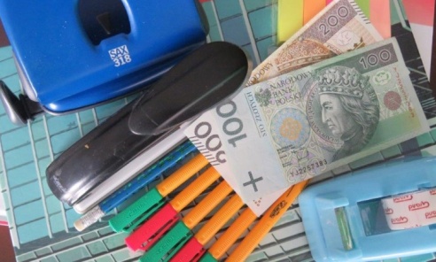 Czas na zakupy wyprawki szkolnej? 300 zł od ZUS może się przydać. Ruszyły wypłaty z programu Dobry Start - Serwis informacyjny z Wodzisławia Śląskiego - naszwodzislaw.com
