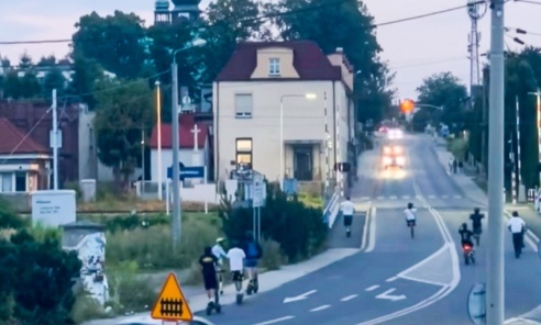 Coraz więcej hulajnóg na ulicach Rybnika. Policja apeluje o rozwagę i przestrzeganie przepisów Coraz więcej hulajnóg na ulicach Rybnika. Policja apeluje o rozwagę i przestrzeganie przepisów - Serwis informacyjny z Wodzisławia Śląskiego - naszwodzislaw.com