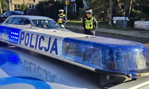 Policja patroluje okolice szkół na Śląsku. Funkcjonariusze apelują o spokój i ostrożność - Serwis informacyjny z Wodzisławia Śląskiego - naszwodzislaw.com