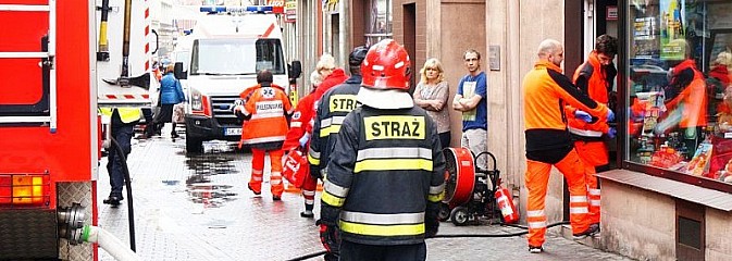Policjanci ratowali desperata, który podpalił się w sklepie - Serwis informacyjny z Wodzisławia Śląskiego - naszwodzislaw.com