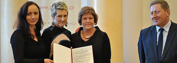Szkoła Podstawowa nr 1 otrzymała Krajowy Certyfikat Szkół Promujących Zdrowia - Serwis informacyjny z Wodzisławia Śląskiego - naszwodzislaw.com