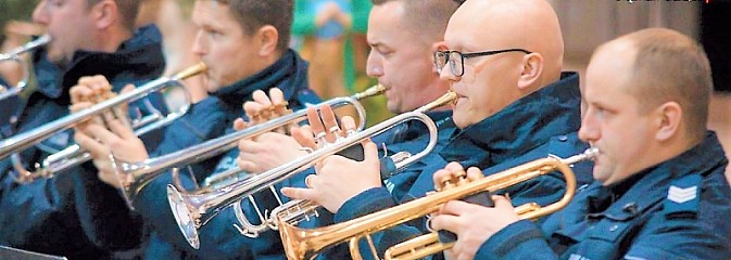 Policyjni muzycy zagrali charytatywnie dla podopiecznych hospicjum - Serwis informacyjny z Wodzisławia Śląskiego - naszwodzislaw.com