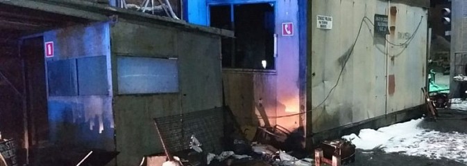 Przy Przewozowej spłonęło pomieszczenie gospodarcze dla ochrony - Serwis informacyjny z Wodzisławia Śląskiego - naszwodzislaw.com