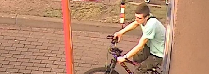 Poznajesz go? Połasił się na dwa rowery w centrum Rybnika. Poszukuje go policja - Serwis informacyjny z Wodzisławia Śląskiego - naszwodzislaw.com