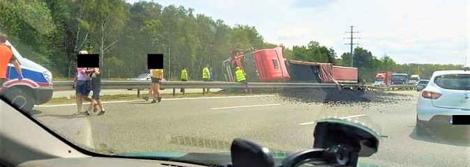 Wypadek na A1. Ciężarówka z węglem przewróciła się na jezdnię! [FOTO] - Serwis informacyjny z Wodzisławia Śląskiego - naszwodzislaw.com