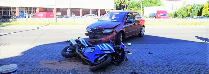Zderzenie motocykla i skody na Rymera - Serwis informacyjny z Wodzisławia Śląskiego - naszwodzislaw.com