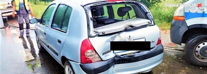 Mercedes uderzył w tył renault na Małachowskiego  - Serwis informacyjny z Wodzisławia Śląskiego - naszwodzislaw.com