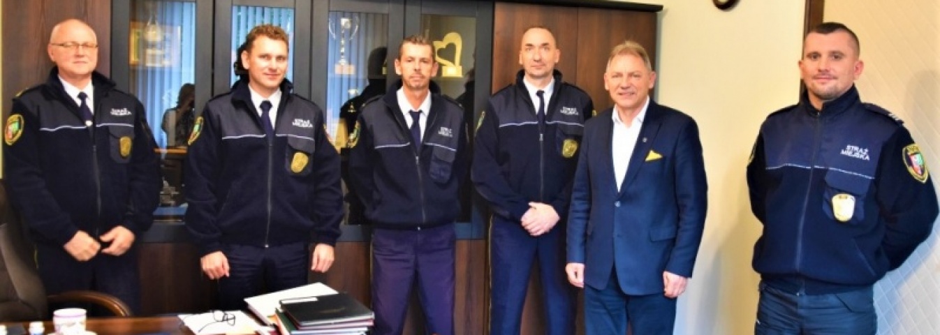 Burmistrz Czerwionki-Leszczyn podziękował strażnikom miejskim - Serwis informacyjny z Wodzisławia Śląskiego - naszwodzislaw.com