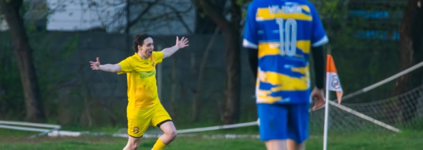 Sensacja była blisko. Ruch Stanowice ratuje trzy punkty w ostatnich sekundach [FOTO] - Serwis informacyjny z Wodzisławia Śląskiego - naszwodzislaw.com