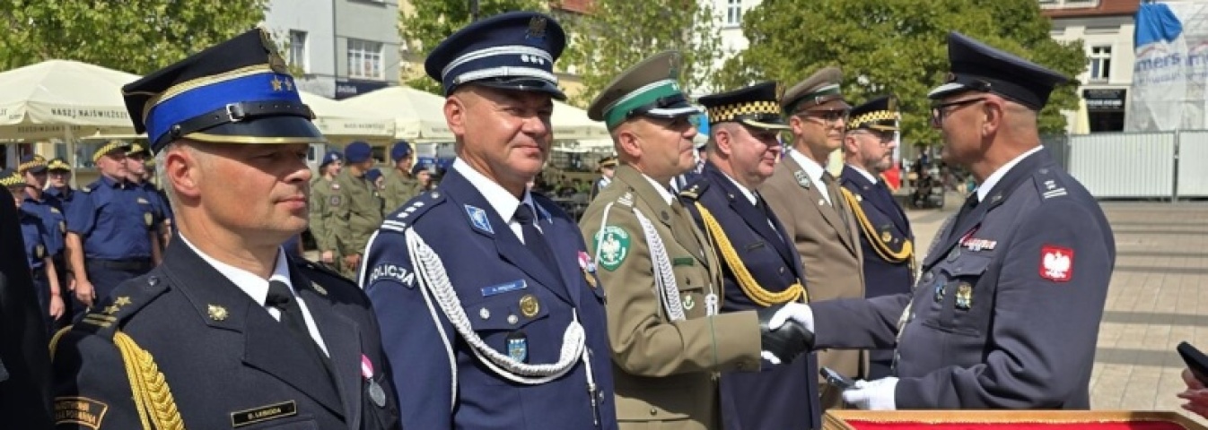 Wojsko, Straż Miejska i Policja razem na rybnickim rynku. Wyjątkowe uroczystości [FOTO] - Serwis informacyjny z Wodzisławia Śląskiego - naszwodzislaw.com